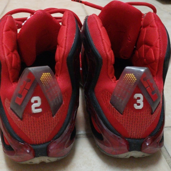 Nike Lebron XII Elite Team Sneaker - Picture 2 of 5